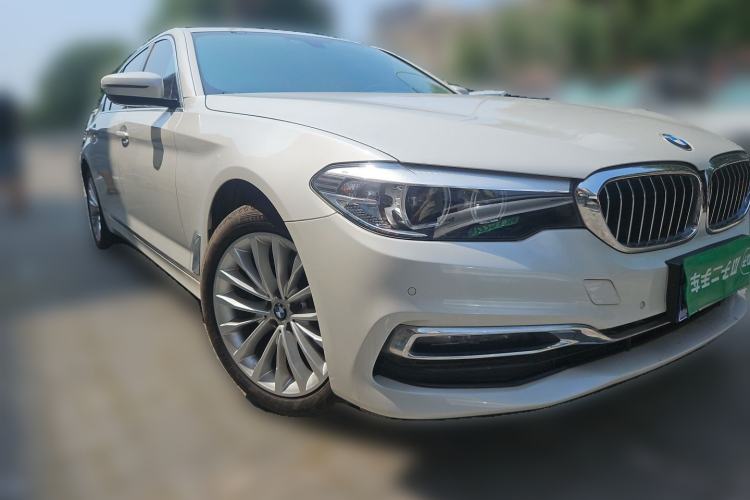 Used BMW 5 Series 2019 525Li Luxury Package Front Right 45 Deg
