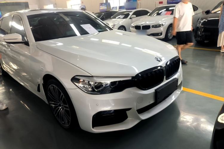 Used BMW 5 Series 2019 530Li Leading Model M Sport Package Front Right 45 Deg