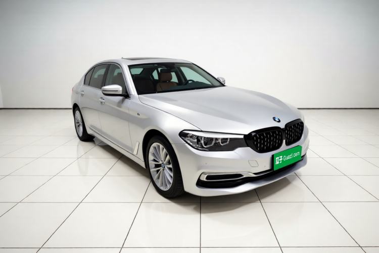 Used BMW 5 Series 2019 Facelifted 525Li Luxury Package Front Right 45 Deg