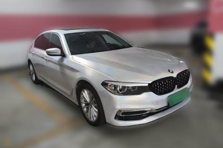 Used BMW 5 Series 2019 Facelifted 525Li Luxury Package Front Right 45 Deg