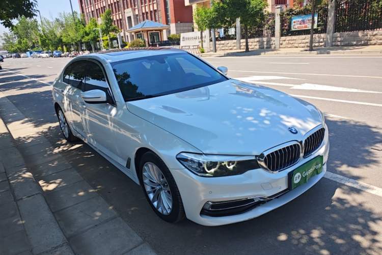 Used BMW 5 Series 2019 Facelifted 525Li Luxury Package Front Right 45 Deg