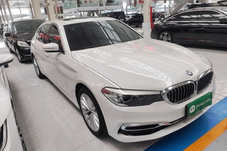 Used BMW 5 Series 2019 Facelifted 525Li Luxury Package Front Right 45 Deg