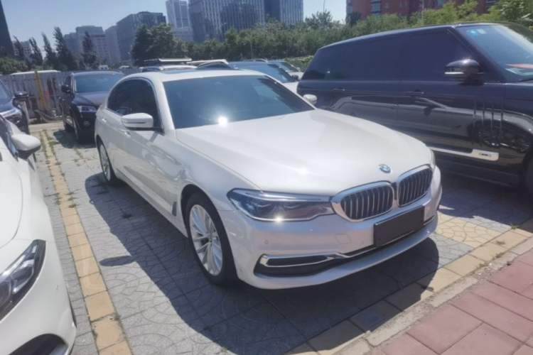 Used BMW 5 Series 2019 Facelifted 530Li Luxury Edition Premium Package Front Right 45 Deg