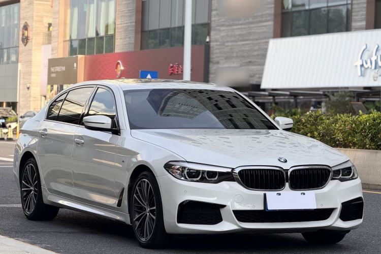 Used BMW 5 Series 2019 Facelifted 530Li Leading Edition M Sport Package Front Right 45 Deg