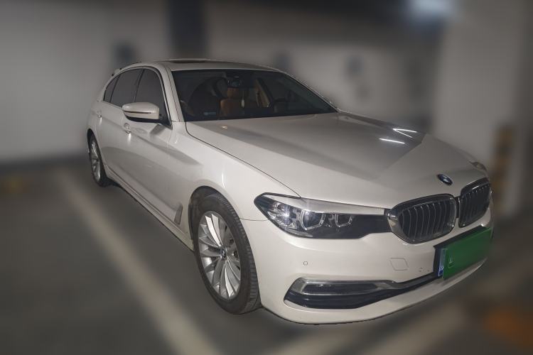 Used BMW 5 Series 2019 525Li Luxury Package Front Right 45 Deg