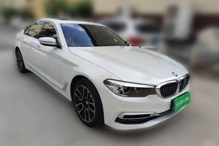 Used BMW 5 Series 2019 Facelifted 530Li Leading Edition Luxury Package Front Right 45 Deg