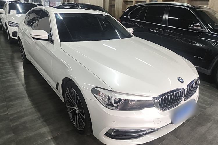 Used BMW 5 Series 2019 Facelifted 530Li Leading Edition Luxury Package Front Right 45 Deg