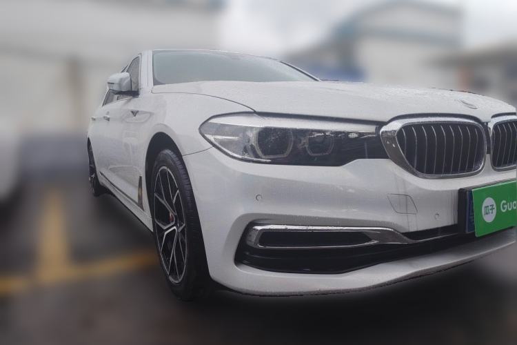 Used BMW 5 Series 2019 Facelifted 525Li Luxury Package Front Right 45 Deg