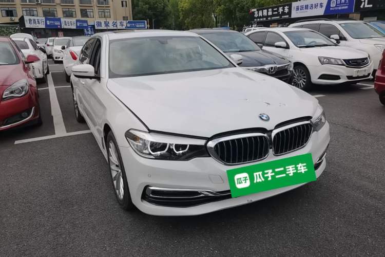 Used BMW 5 Series 2019 530Li Leading Model Luxury Package Front Right 45 Deg