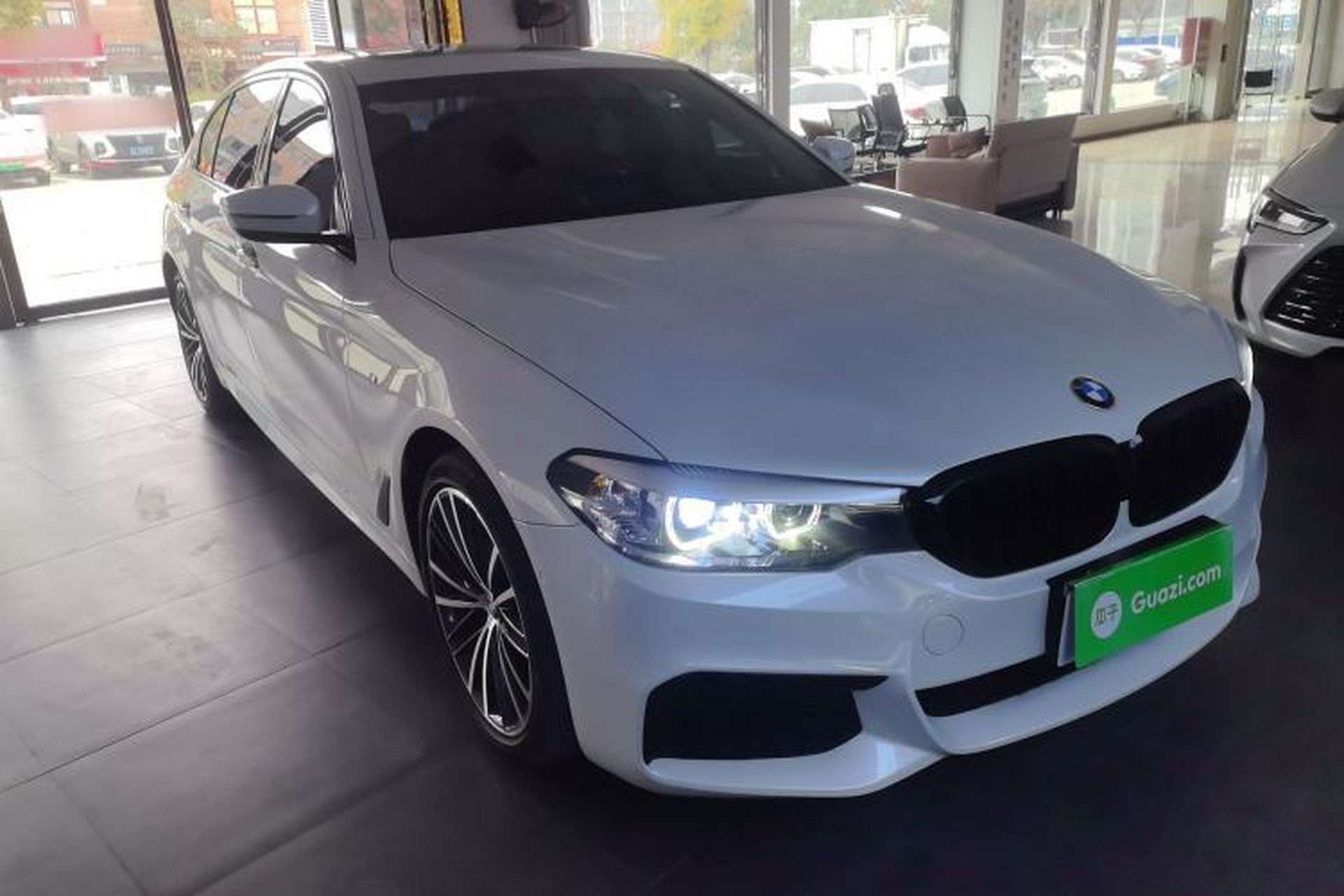 Used BMW 5 Series 2019 Facelifted 530Li Leading Edition M Sport Package Front Right 45 Deg