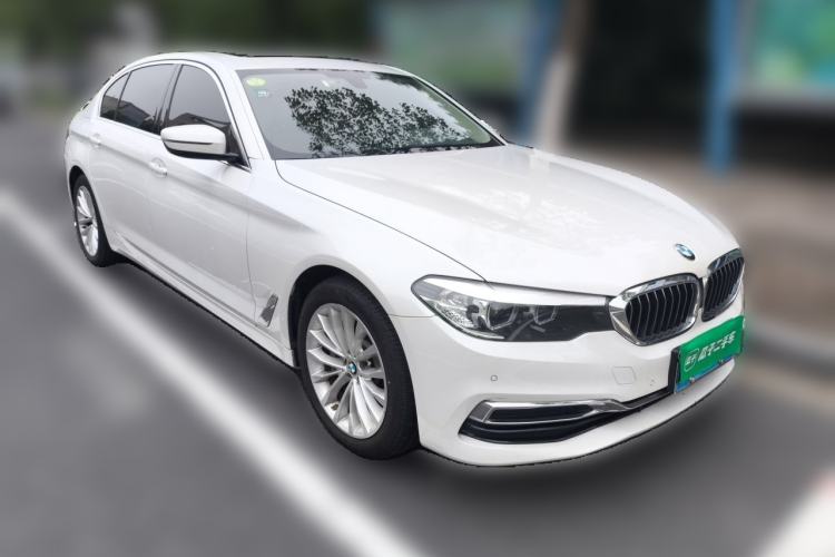 Used BMW 5 Series 2019 Facelifted 530Li Leading Edition Luxury Package Front Right 45 Deg