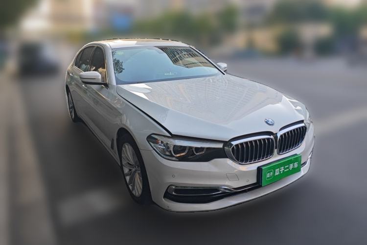 Used BMW 5 Series 2019 Facelifted 525Li Luxury Package Front Right 45 Deg