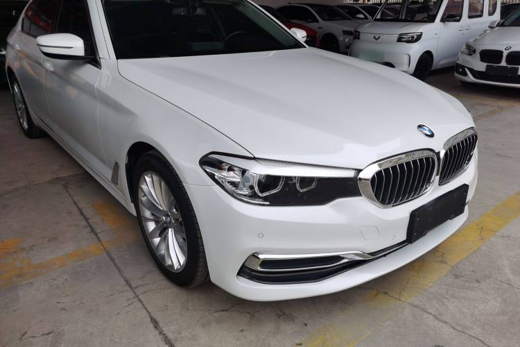 Used BMW 5 Series 2019 Facelifted 530Li Leading Edition Luxury Package Front Right 45 Deg