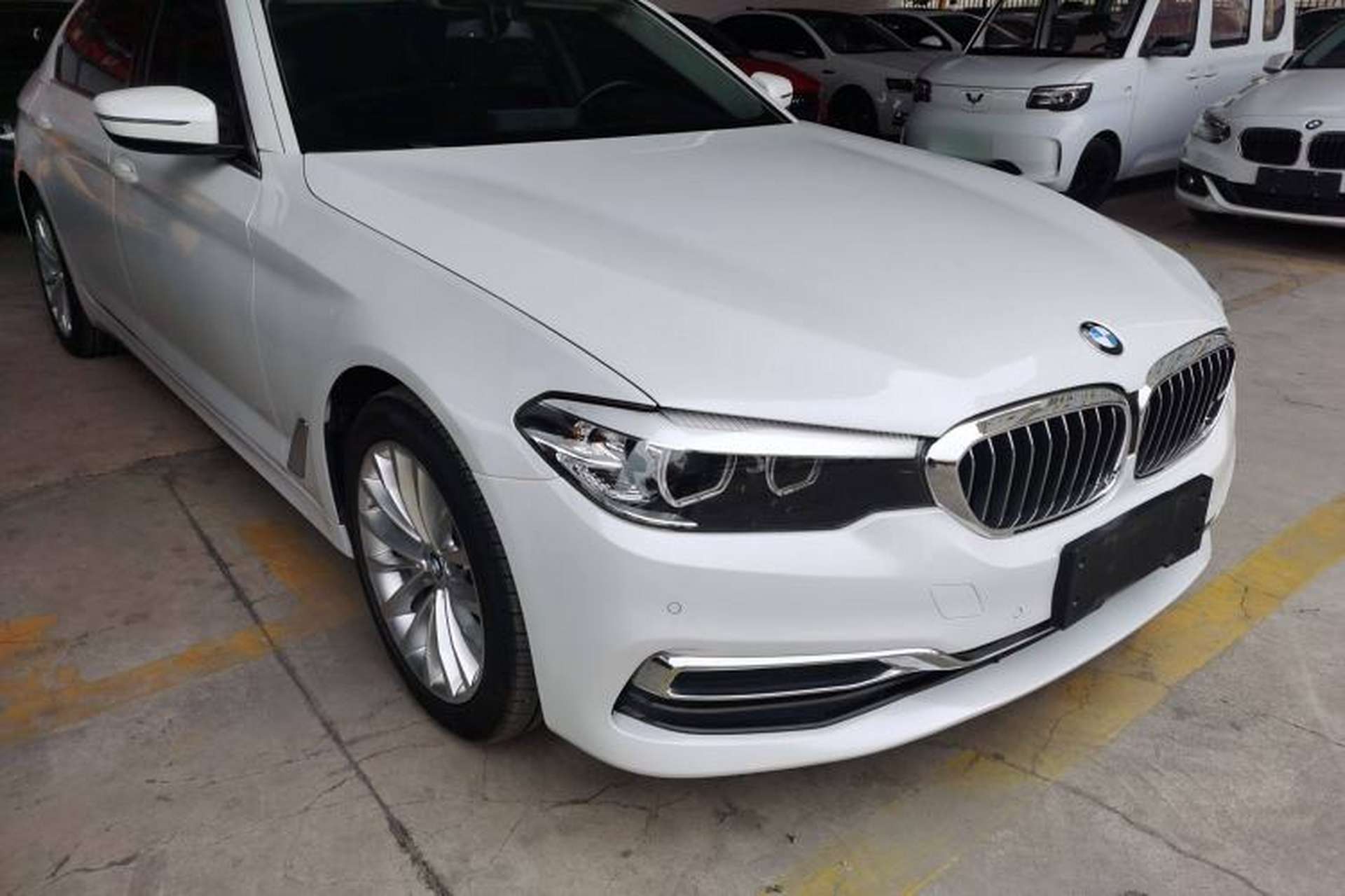 Used BMW 5 Series 2019 Facelifted 530Li Leading Edition Luxury Package Front Right 45 Deg