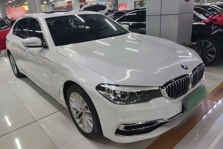 Used BMW 5 Series 2019 530Li Leading Model Luxury Package Front Right 45 Deg