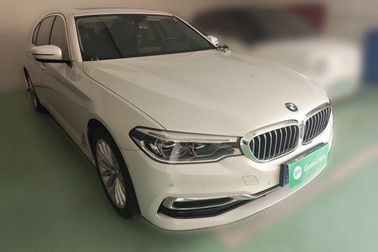 Used BMW 5 Series 2019 Facelifted 530Li Luxury Edition Premium Package Front Right 45 Deg