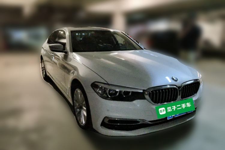 Used BMW 5 Series 2019 Facelifted 530Li Leading Edition Luxury Package Front Right 45 Deg