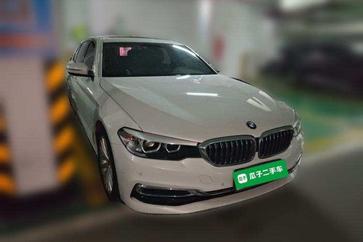 Used BMW 5 Series 2019 Facelifted 530Li Leading Edition Luxury Package Front Right 45 Deg