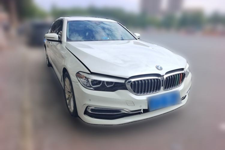 Used BMW 5 Series 2019 Facelifted 525Li Luxury Package Front Right 45 Deg