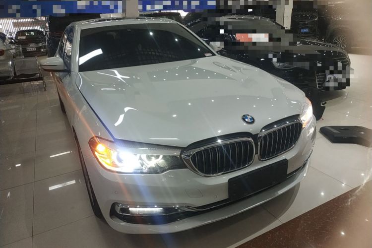 Used BMW 5 Series 2019 525Li Luxury Package Front Right 45 Deg