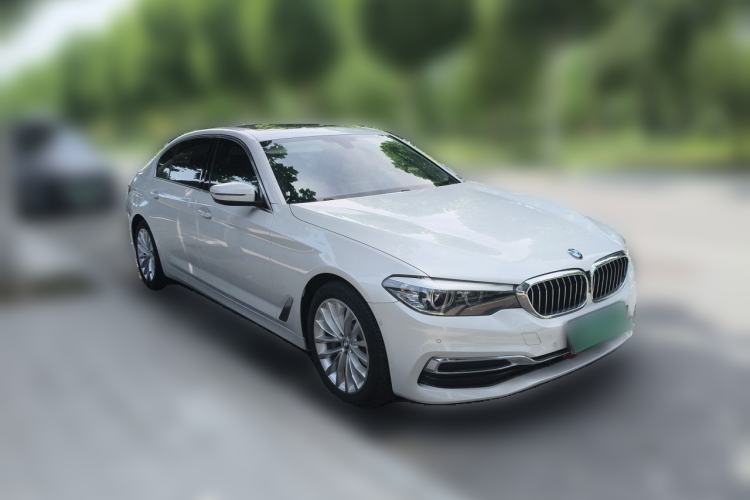 Used BMW 5 Series 2019 Facelifted 530Li Leading Edition Luxury Package Front Right 45 Deg