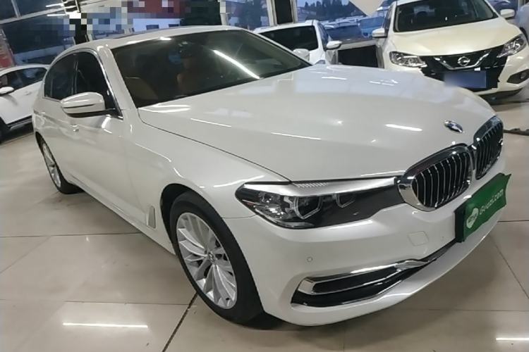 Used BMW 5 Series 2019 525Li Luxury Package Front Right 45 Deg