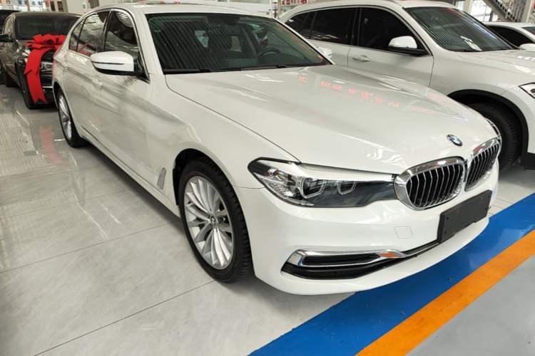 Used BMW 5 Series 2019 Facelifted 530Li Leading Edition Luxury Package Front Right 45 Deg