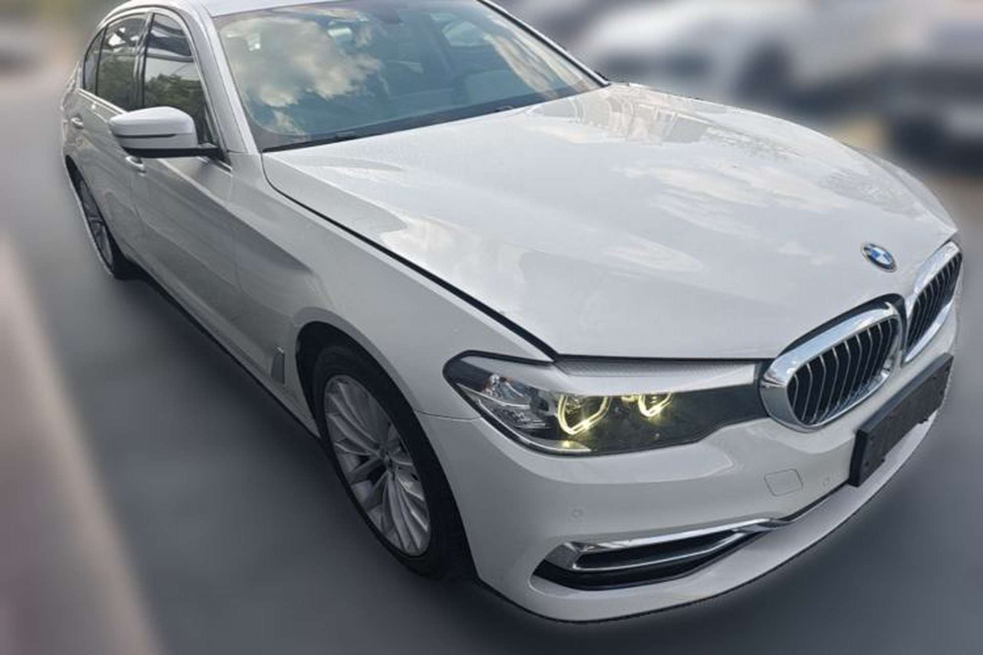 Used BMW 5 Series 2019 530Li Leading Model Luxury Package Front Right 45 Deg