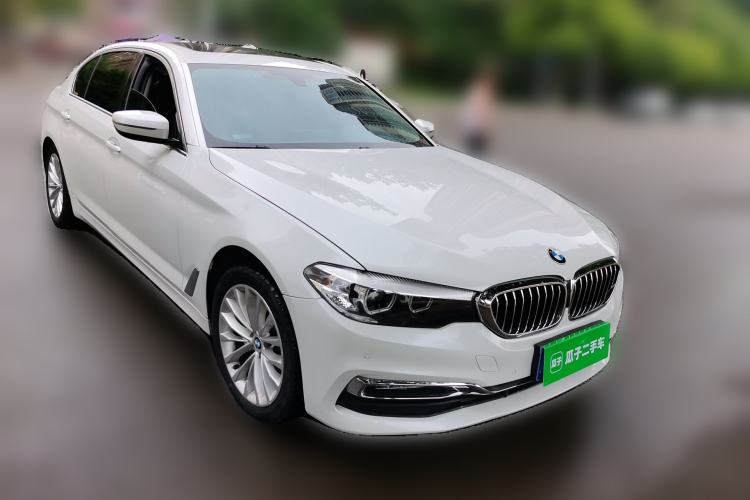 Used BMW 5 Series 2019 525Li Luxury Package Front Right 45 Deg