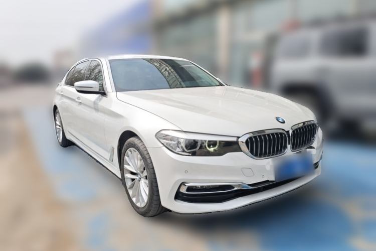 Used BMW 5 Series 2019 525Li Luxury Package Front Right 45 Deg
