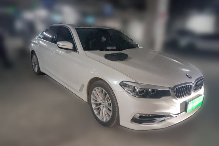 Used BMW 5 Series 2019 Facelifted 530Li Luxury Edition Premium Package Front Right 45 Deg