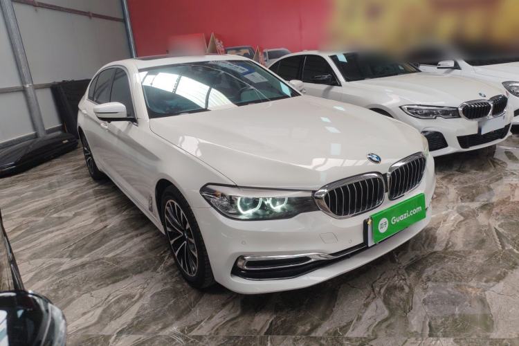 Used BMW 5 Series 2019 Facelifted 530Li Leading Edition Luxury Package Front Right 45 Deg
