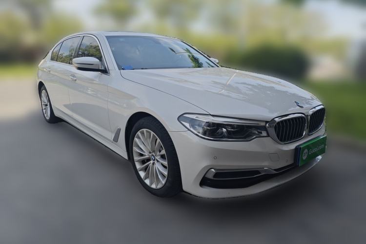 Used BMW 5 Series 2019 Facelifted 530Li Leading Edition Luxury Package Front Right 45 Deg