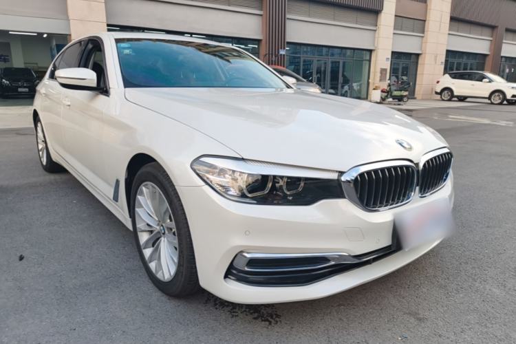 Used BMW 5 Series 2019 Facelifted 530Li Leading Edition Luxury Package Front Right 45 Deg