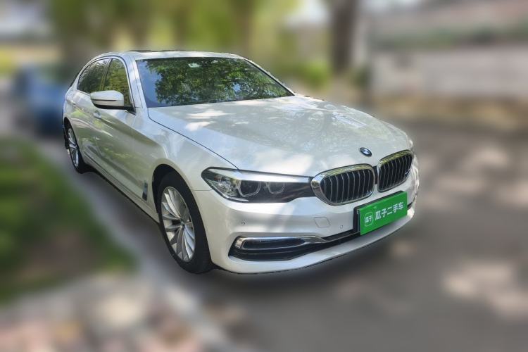 Used BMW 5 Series 2019 525Li Luxury Package Front Right 45 Deg