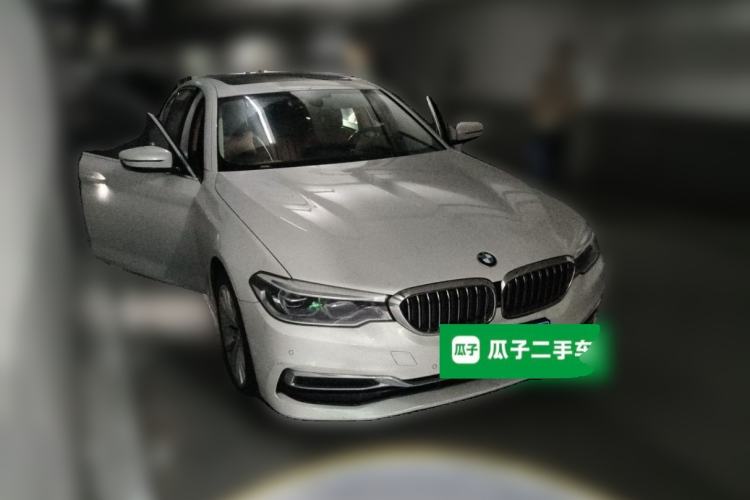 Used BMW 5 Series 2019 Facelifted 530Li Luxury Edition Premium Package Front Right 45 Deg