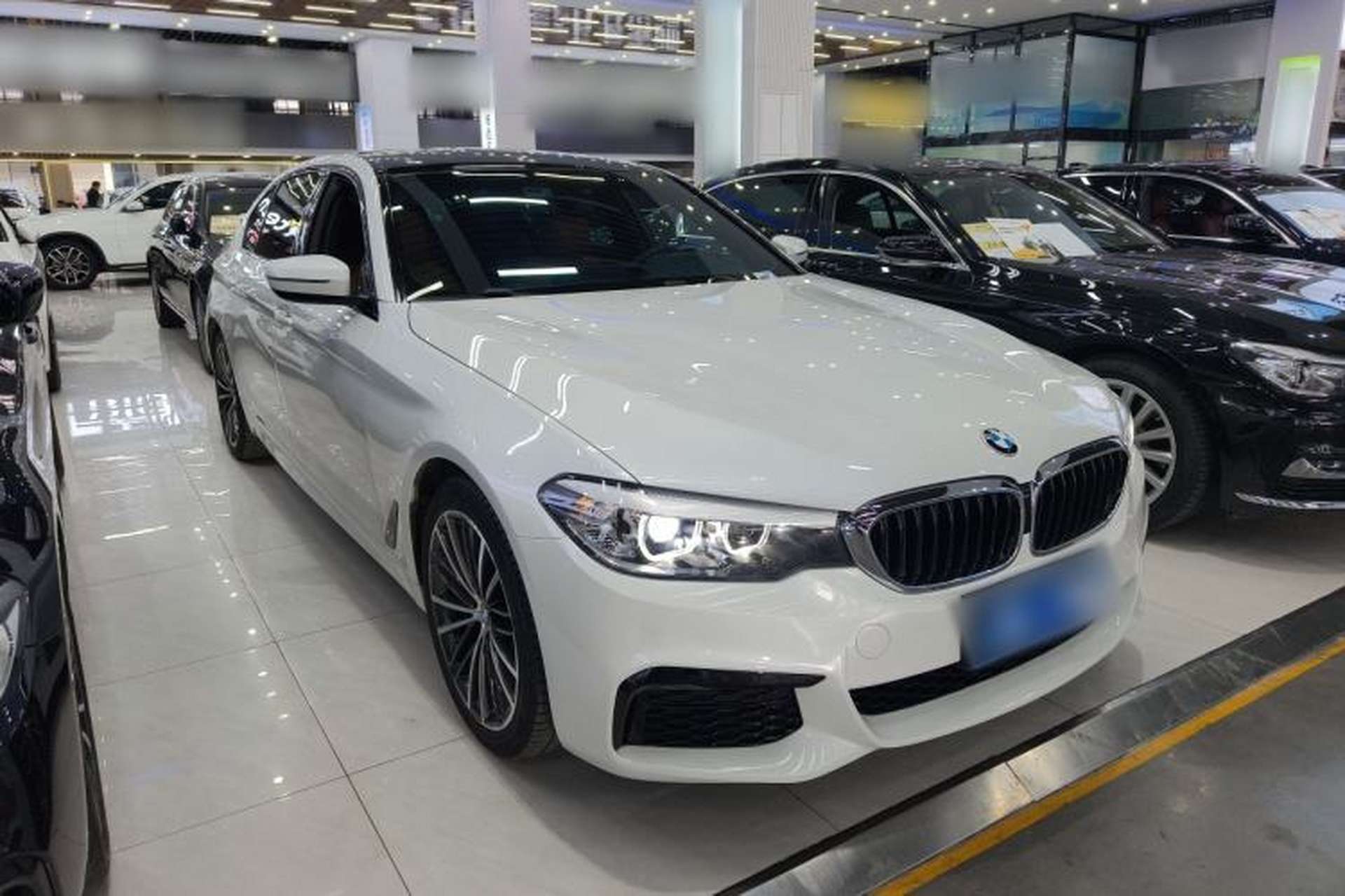 Used BMW 5 Series 2019 Facelifted 530Li Leading Edition M Sport Package Front Right 45 Deg