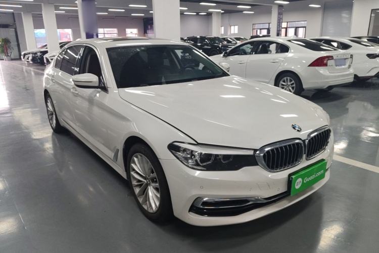 Used BMW 5 Series 2019 525Li Luxury Package Front Right 45 Deg