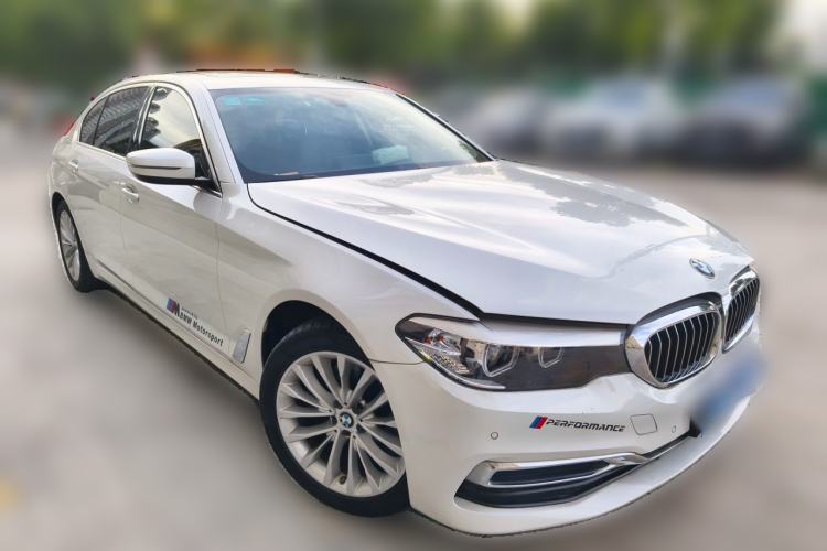 Used BMW 5 Series 2019 Facelifted 525Li Luxury Package Front Right 45 Deg