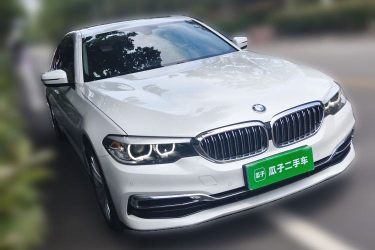 Used BMW 5 Series 2019 Facelifted 525Li Luxury Package Front Right 45 Deg