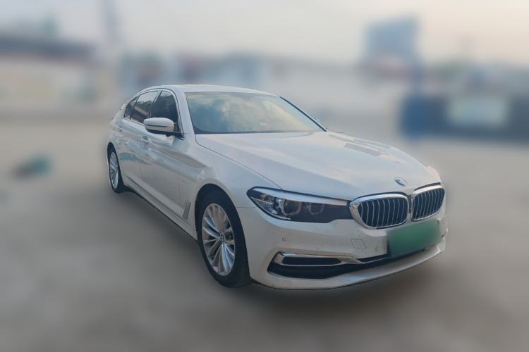 Used BMW 5 Series 2019 Facelifted 525Li Luxury Package Front Right 45 Deg