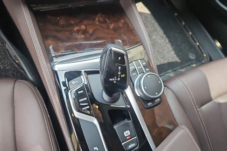 Used BMW 5 Series 2019 525Li Luxury Package Gear Lever