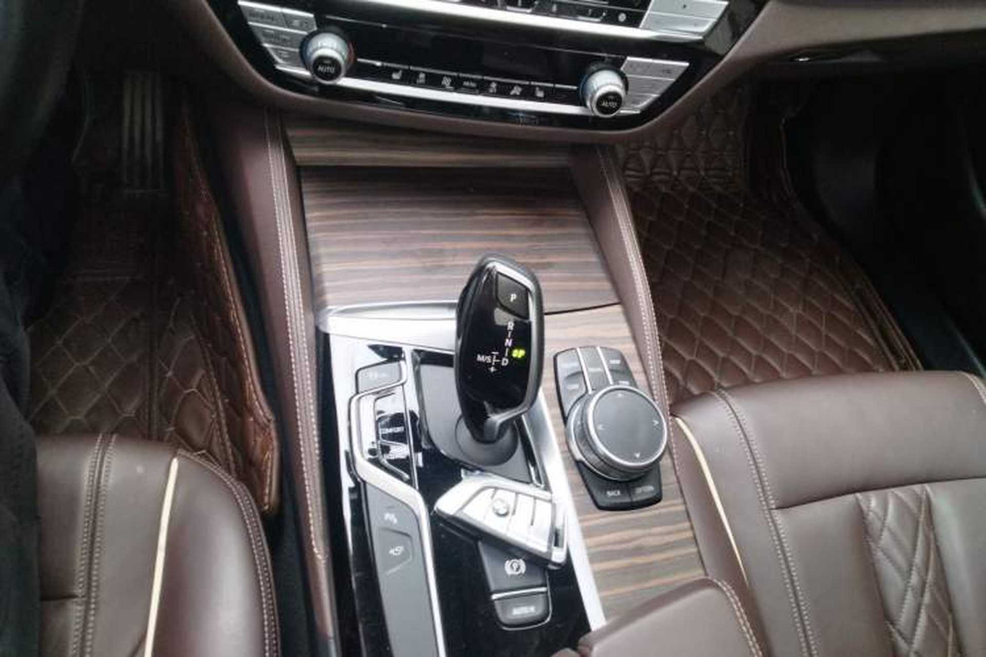 Used BMW 5 Series 2019 Facelifted 530Li Leading Edition Luxury Package Gear Lever