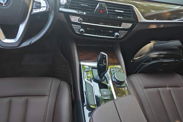 Used BMW 5 Series 2019 Facelifted 525Li Luxury Package Gear Lever