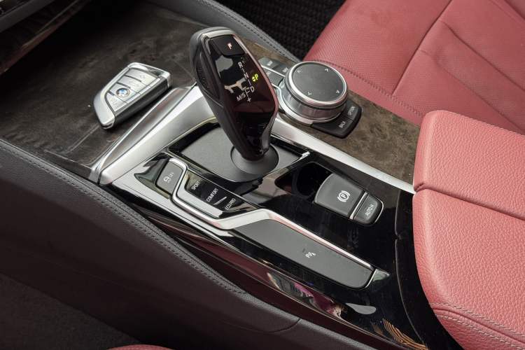 Used BMW 5 Series 2019 Facelifted 530Li Leading Edition M Sport Package Gear Lever