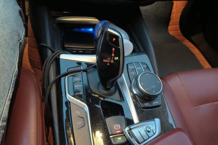Used BMW 5 Series 2019 530Li Luxury Edition M Sport Package Gear Lever