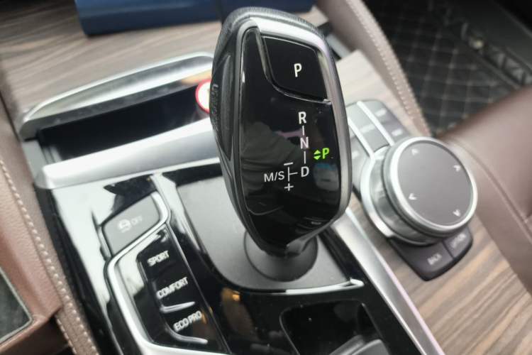 Used BMW 5 Series 2019 Facelifted 530Li Leading Edition Luxury Package Gear Lever