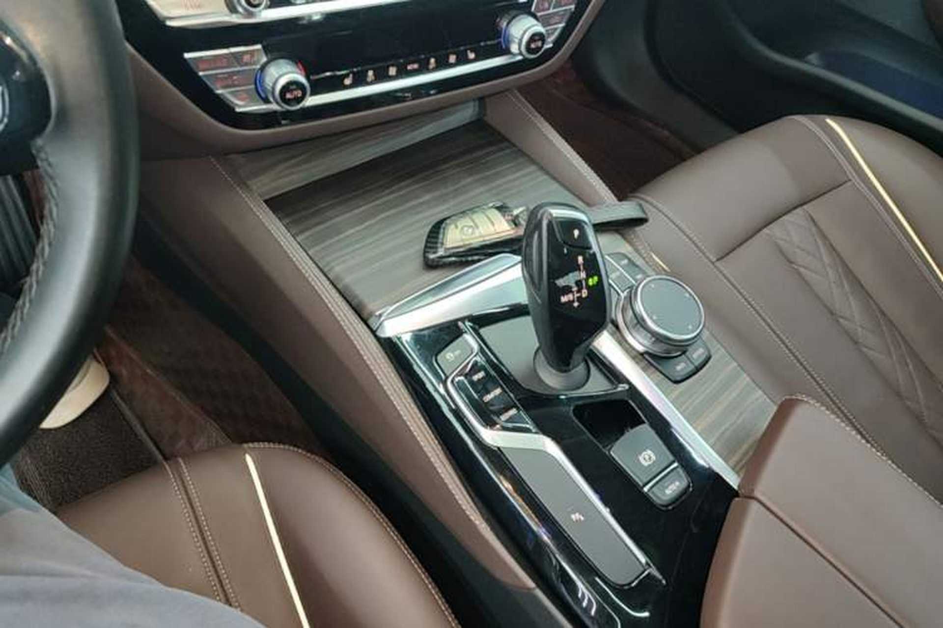 Used BMW 5 Series 2019 530Li xDrive Luxury Package Gear Lever