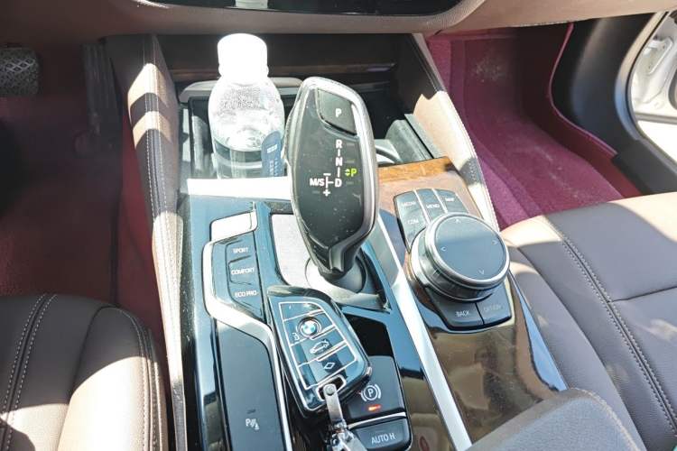Used BMW 5 Series 2019 525Li Luxury Package Gear Lever