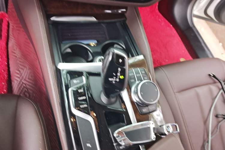 Used BMW 5 Series 2019 525Li Luxury Package Gear Lever